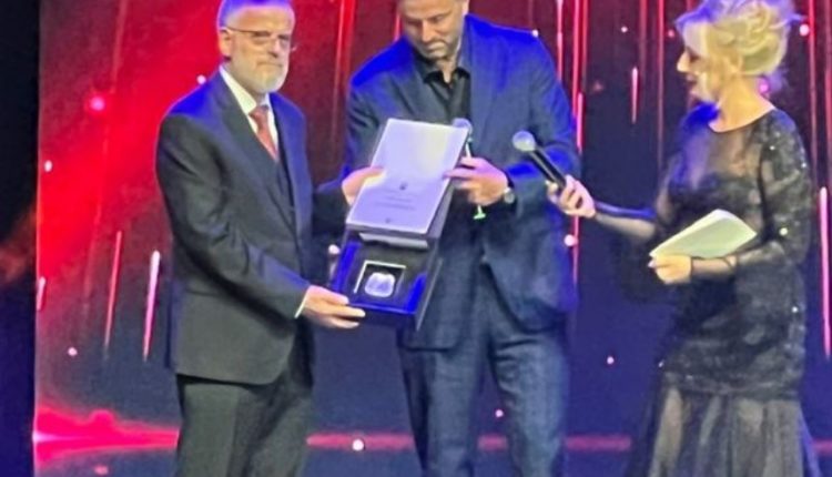 Pritet të jetë Kryeministri i parë shqiptar në Maqedoninë e Veriut, Talat Xhaferi vlerësohet me çmim nga CCIT Awards