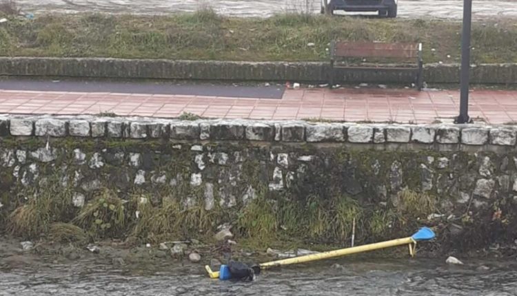 Demolohet këndi i lojërave për fëmijë në Tetovë, komuna kërkon që policia t’i gjejë personat përgjegjës