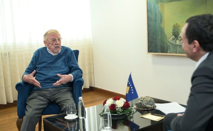 Walker takohet me Kurtin, ndjehet i lumtur dhe krenar për atë që Kosova ka arritur