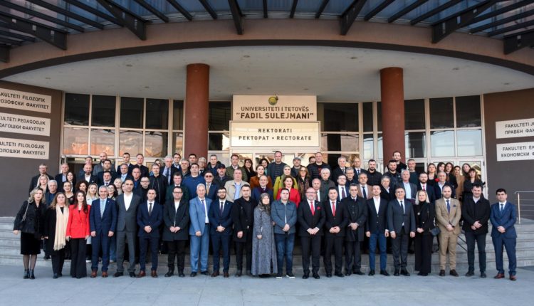 Universiteti i Tetovës e shënoi 29-vjetorin e ligjëratave të para