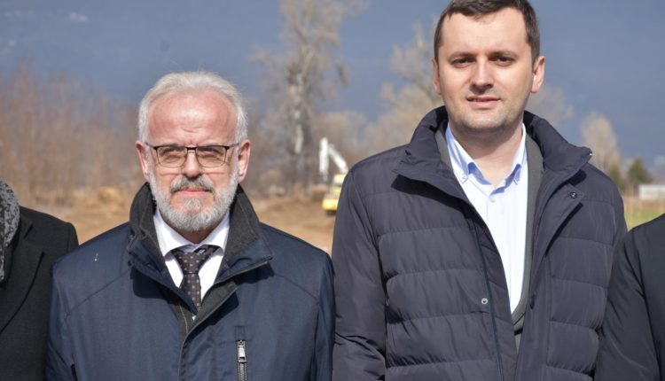 Faton Ahmeti: Qarkorja e Tetovës do të lehtësojë dukshëm qarkullimin e qytetarëve të katër komunave të këtij rajoni, asaj të Tetovës, Zhelinës, Tearcës dhe Jegunovcës (VIDEO)
