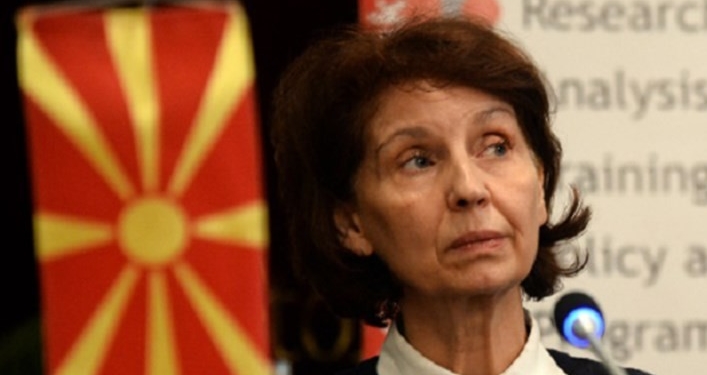 Pse Gordana Siljanovska Davkova ka tri data të ndryshme të lindjes në tri biografi të ndryshme? (Foto)