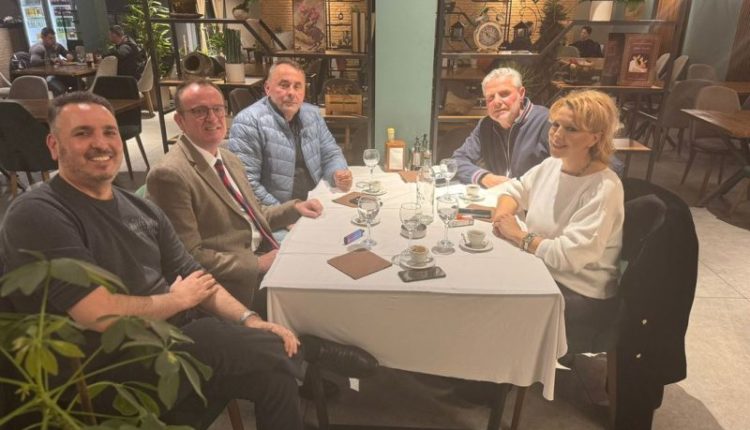 Ish deputetët e PDSH-së takohen me Taravarin