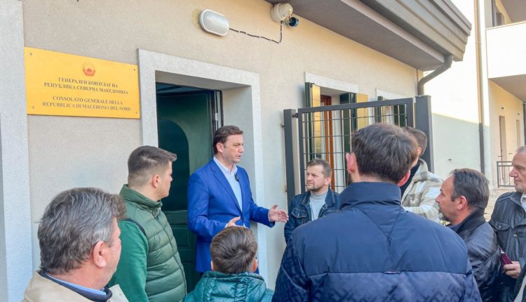 Osmani i viziton ambasadat pa paralajmërim/ Mërgimtarët mos presin për pasaportat, urdhëron të punohet edhe të dielën (VIDEO)