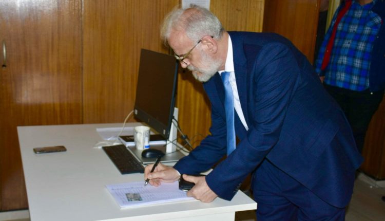 Presidenti shqiptar/ Kryeministri Xhaferi nënshkruan në mbeshtetje të Bujar Osmanit