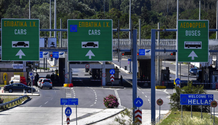 Fermerët grekë paralajmëruan bllokadë të re në pikën kufitare Evzoni
