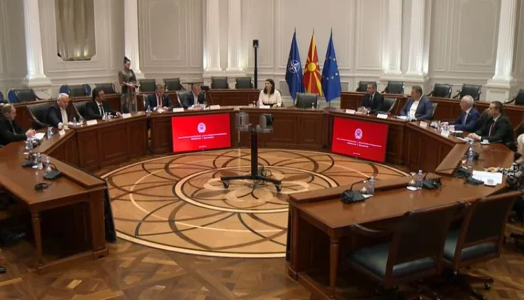 Janë nënshkruar kontratat për mbështetjen e 11 komunave për projekte infrastrukturore në fushën e kulturës