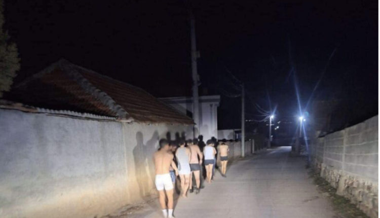 Policia serbe rrahë, zhvesh dhe i kthen në Maqedoni disa migrantë