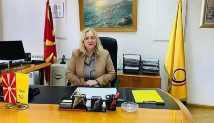 Qeveria shkarkon drejtoren e Postës, Bujare Abazi