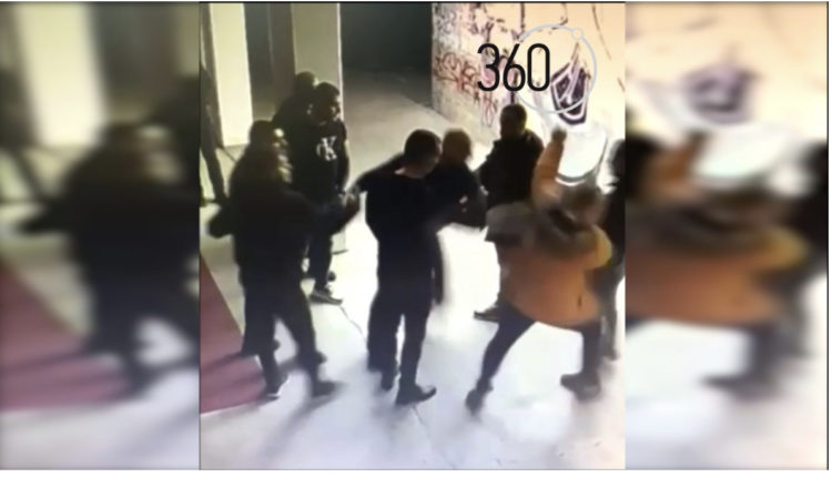 (VIDEO) Dalin pamjet e sulmit nga truproja e Mickoskit ndaj një kolegu të policisë