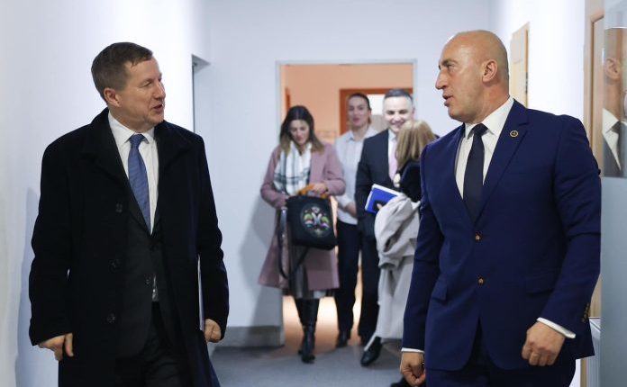 Haradinaj i kërkon BE-së largimin e sanksioneve ndaj Kosovës