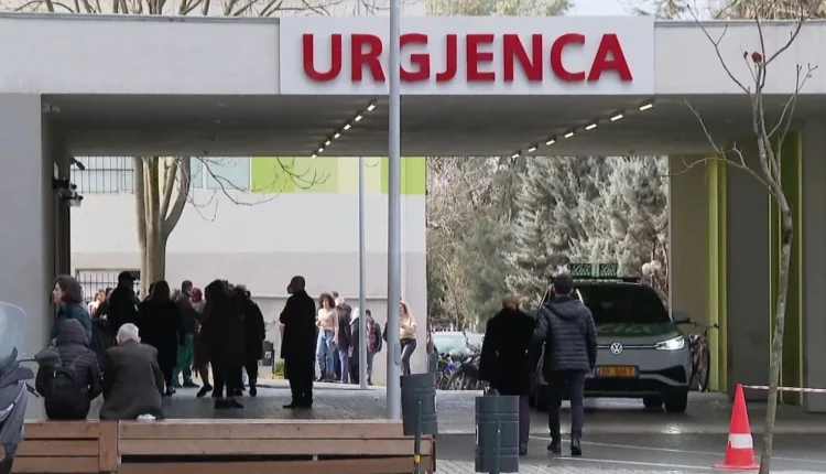 E rëndë në Tiranë! U paraqit për të marrë ndihmën e parë, 47-vjeçari vetëhidhet nga kati i 3-të i Spitalit të Traumës