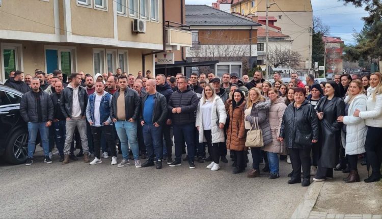 Manastiri rreshtohet në mbështetje të Bujar Osmanit