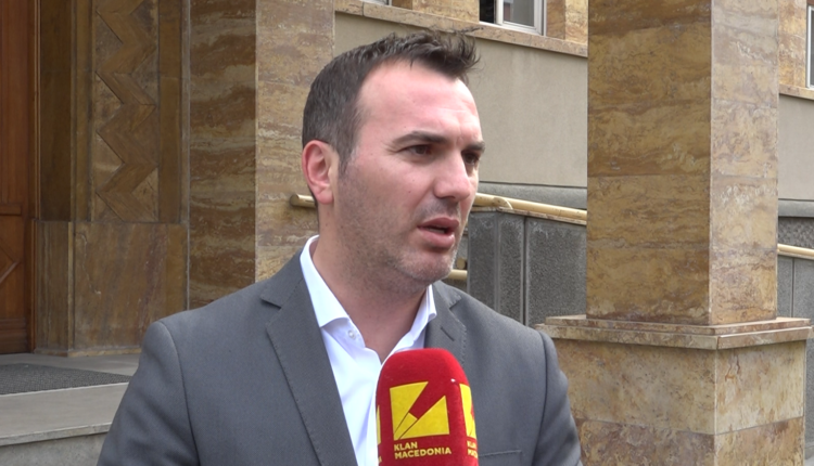 Bujar Osmani me më shumë nënshkrime / Ademi: Qytetarët e mbështesin idenë e zgjedhjes së presidentit në Kuvend