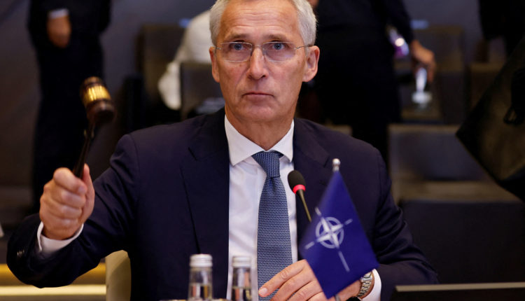 Stoltenberg: NATO nuk ka plane për të dërguar trupa në Ukrainë