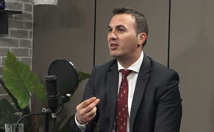 Ademi: Bujar Osmani, favorit absolut në zgjedhjet presidenciale!