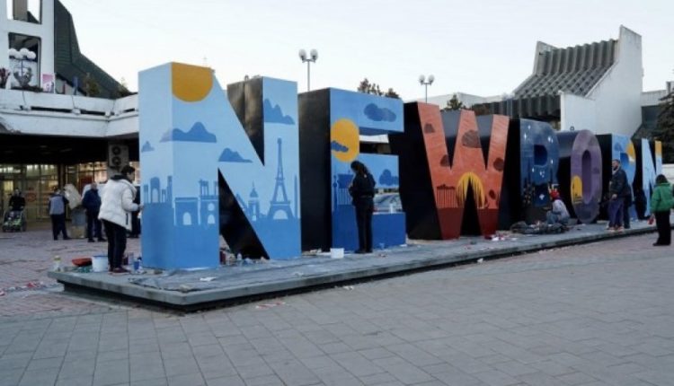 ”NewBorn” po ngjyroset për nder të 16-vjetorit të Pavarësisë, imazhet i dedikohen liberalizimit të vizave