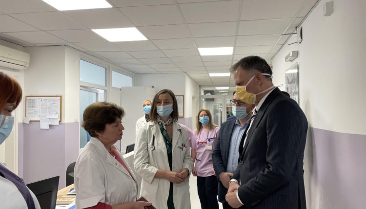 Demiri vizitoi dy pacientet që morën Trikafta: Funksioni i mushkërive i është përmirësuar, deri më tani 32 pacientë e kanë marrë ilaçin