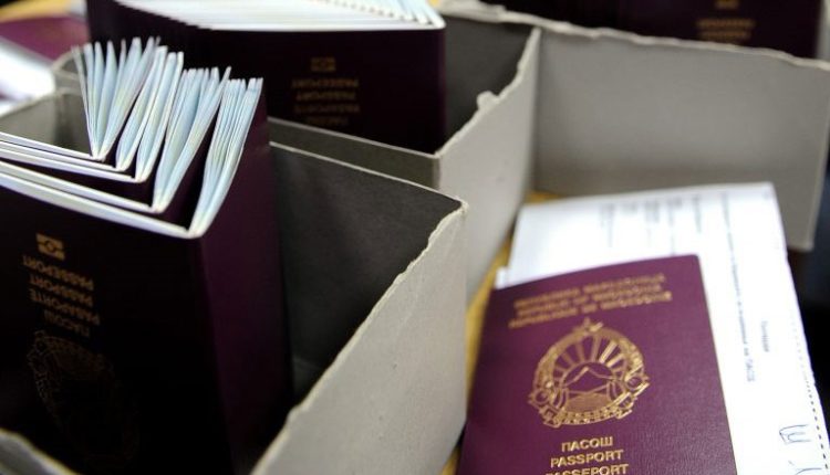 Pritje të gjata për dokumente: Qytetarët kërcënojnë me padi