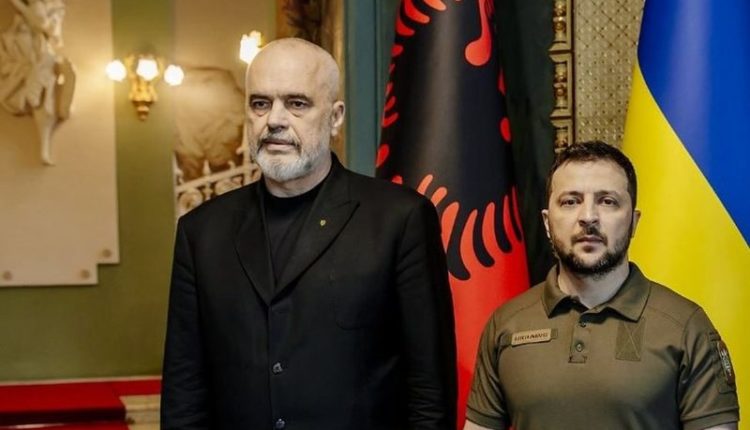 Vizita e Zelenskyt në Shqipëri, e gjithë Policia e Shtetit në gatishmëri, Tirana futet në ‘shtetrrethim’, bllokohen rrugët