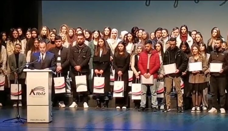 Shaqiri: Fondacioni Albiz me ndarjen e bursave motivon studentët që të jenë të përkushtuar drejt sukseseve në shkollim