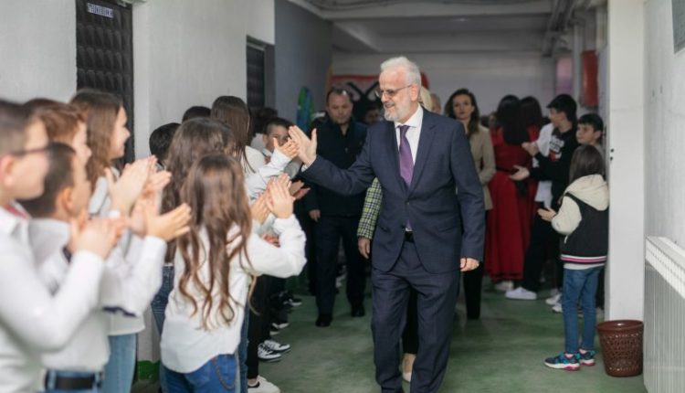 Xhaferi në Ditën e mësuesit nga Forina: Të jesh mësues është mision dhe përgjegjësi, ata janë fuqia e arsimit