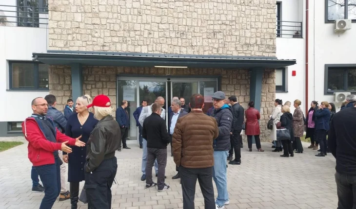 Protestë e të punësuarve në Universitetin “Nënë Tereza” në Shkup