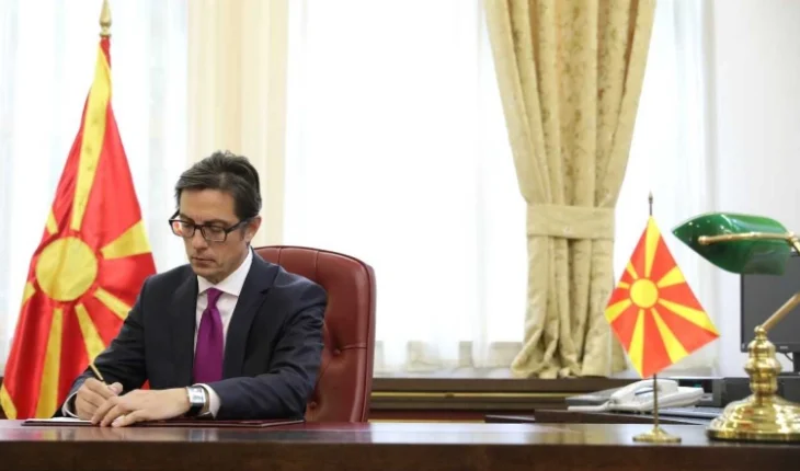 Pendarovski e nënshkroi Dekretin për shpallje të Ligjit për ndryshim dhe plotësim të Ligjit për shërbime audio dhe audiovizuale mediatike