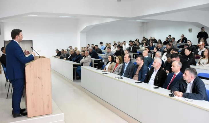 Bujar Osmani në UT ligjëroi për integrimin në Bashkimin Evropian dhe ikjen e të rinjve (VIDEO)