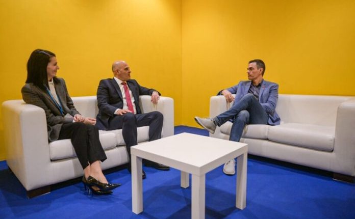 Kovaçevski-Sançez: Kryeministri spanjoll përgëzon Maqedoninë për konstruktivitetin e trajtimit të agresionit rus