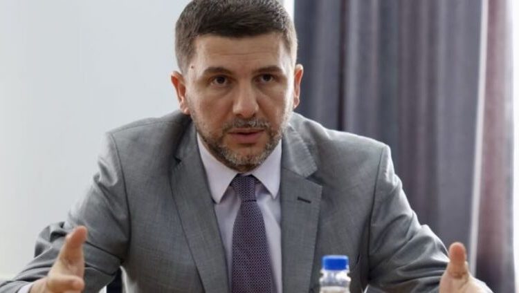 Krasniqi kujton Masakrën e Krushës së Madhe: Kjo padrejtësi e madhe vazhdon të injorojë thirrjet dëshpëruese të familjeve të të vrarëve