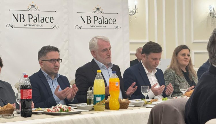 Menduh Thaçi organizoi iftar për strukturat e PDSH, prezent edhe kandidati për president Bujar Osmani