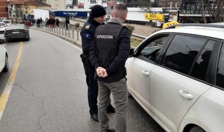 Vozitësit që ndotin rrugët e kryeqytetit dënohen me 500 euro