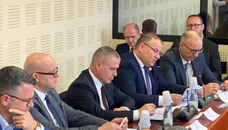 Hoxha e vlerëson të qetë situatën e sigurisë, përmend Banjskën dhe kidnapimin e policëve