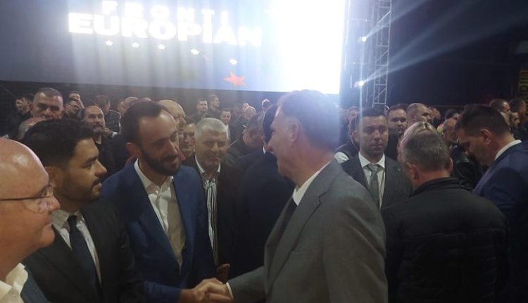 Ministri Demiri i bashkohet turmës në tubimin e Gostivarit