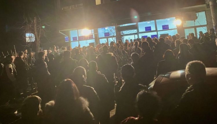 Pritja e Taravarit në Strugë në hapjen e shtabit zgjedhor