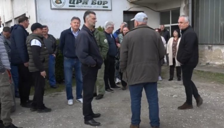 Të punësuarit në “Pyjet e Maqedonisë” në grevë, janë dy muaj pa rroga