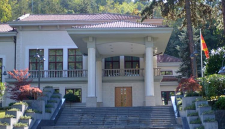 Mblodhën nënshkrimet, zyrtarizohen pesë kandidatë për president të Maqedonisë