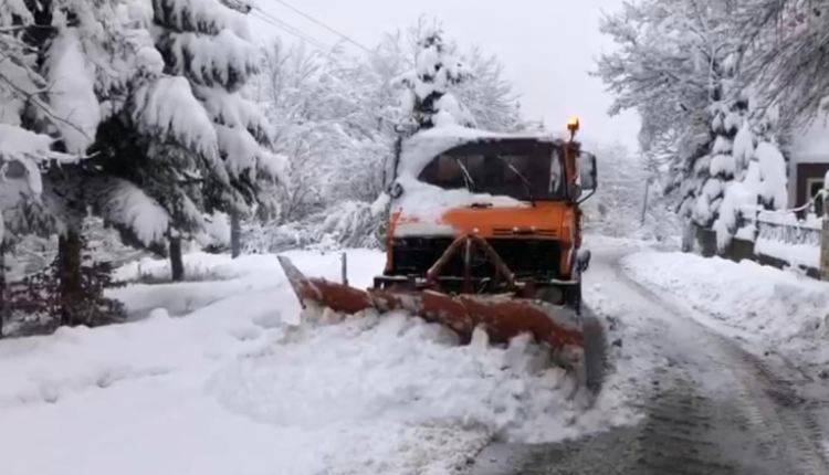 Rikthehen reshjet e borës në veri të Shqipërisë