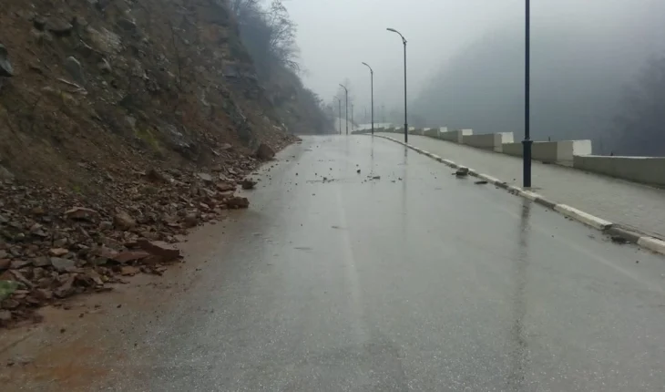 Kujdes nëse udhëtoni drejt Bullgarisë, ka rrëshqitje të dheut dhe po punohet në rrugë