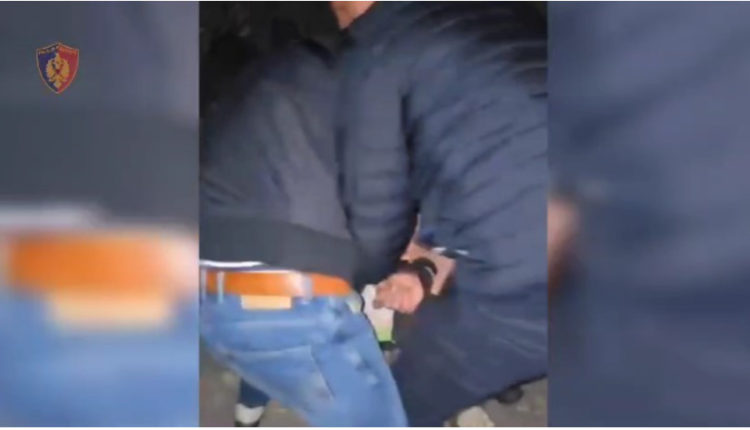 Trafikonte armë nga Maqedonia e Veriut për në Shqipëri, arrestohet 33-vjeçari në Prrenjas