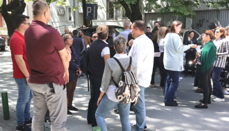Punonjësit e Fondit Shëndetësor paralajmërojnë grevë nga 1 qershori!