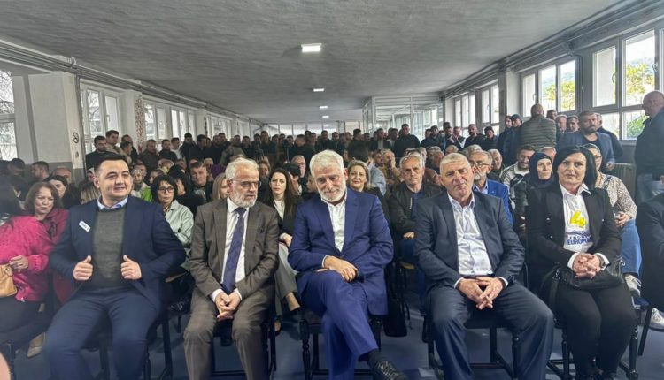 Menduh Thaçi në takim me banorët e Forinës dhe Çegranit