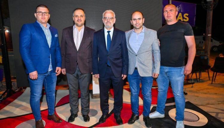 Sulejman Baki bashkë me Iljas dhe Kolashinac mbrëmë për Iftar me qytetarët në Veles