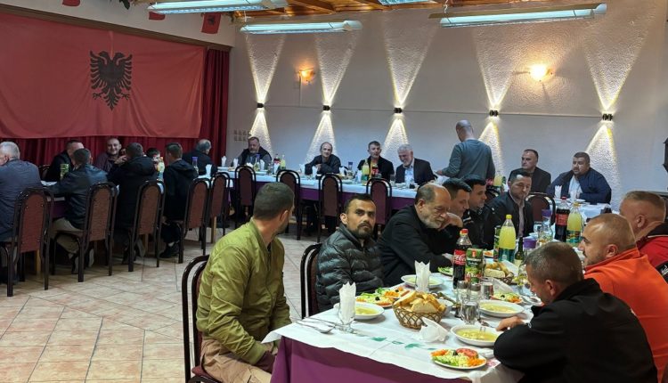 Menduh Thaçi organizoi iftar për strukturat e PDSH në malësinë e Tetovës