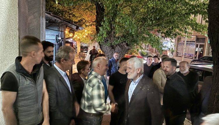 Menduh Thaçi në takim me shtabin e degës së PDSH Kumanovës