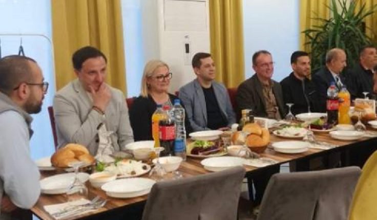Taravari iftarin e fundit e bën me VMRO, shfaqet krah Dafinës