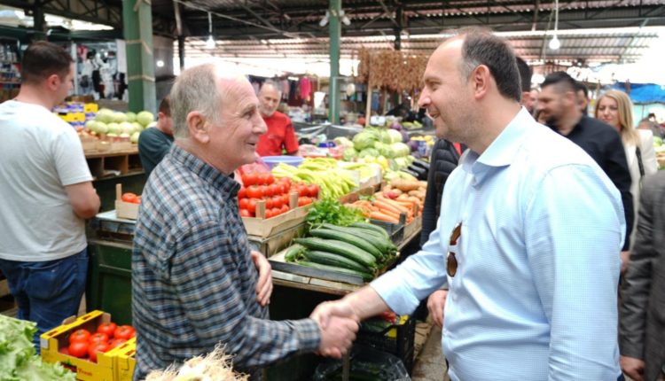 Afrim Gashi viziton tregun në Kumanovë: Dëgjova hallet e qytetarëve, e mira është se tani ka shpresë