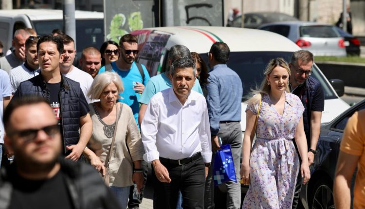 Izet Mexhiti takim me qytetarë dhe tregtarë nga Çairi