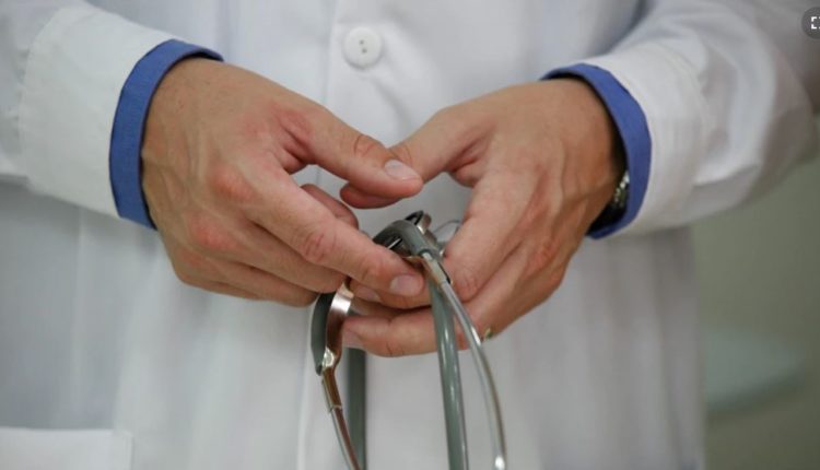 Specialistët privatë në Maqedoni paralajmërojnë grevë të përgjithshme